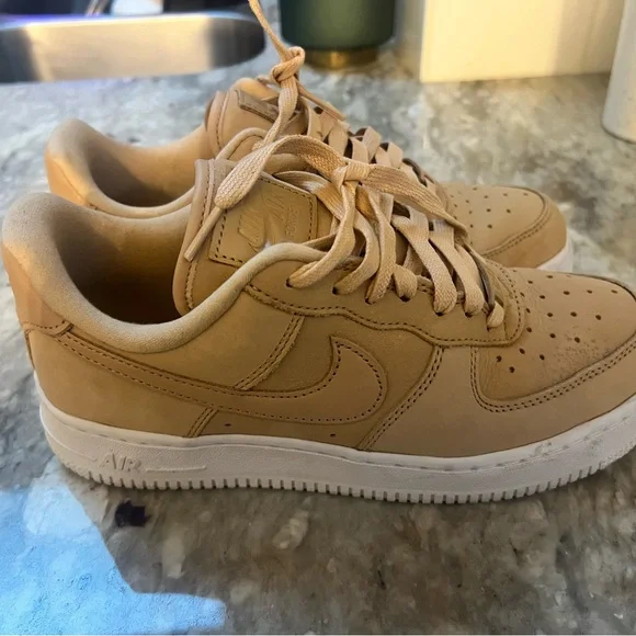 Nike Women’s Vachetta Tan Air Force 1 Sneakers with White Sole - Picture 4 of 8